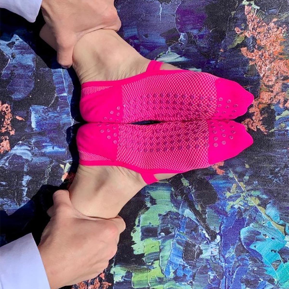 REACT Grip Socks (Neon Pink/Black) – Flite Sports
