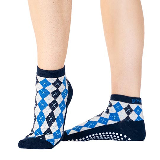  Great Soles Ombre, Sport, and Novelty Print Non Skid Socks for  Women - Non Slip Grip Yoga Socks for Pilates, Barre, Ballet - Short Crew  Grip Sock - Maisie Argyle Blue/White 